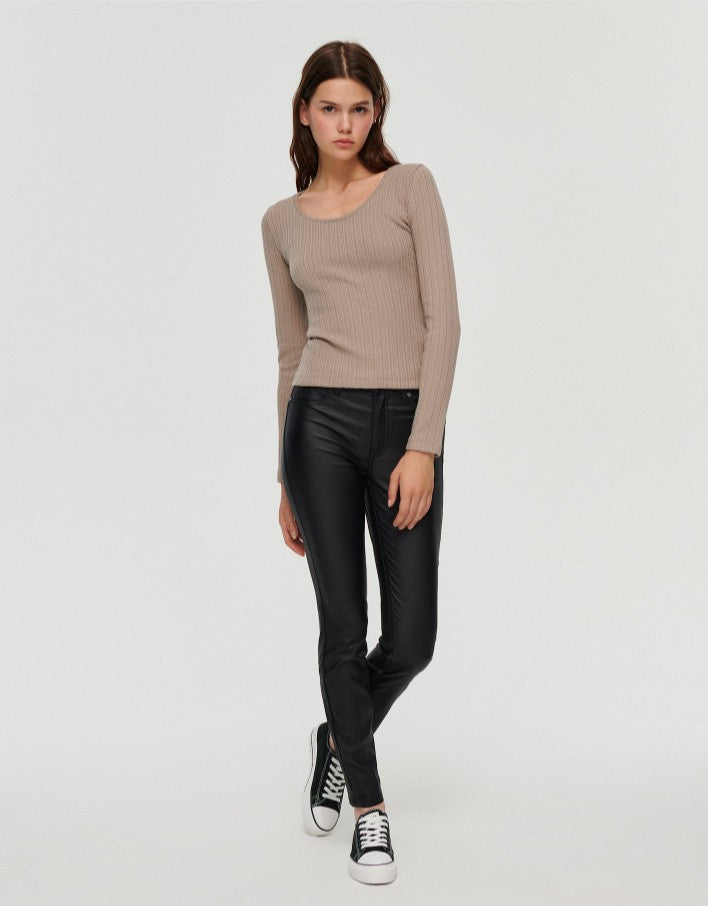 Pantaloni cerați cu efect push-up